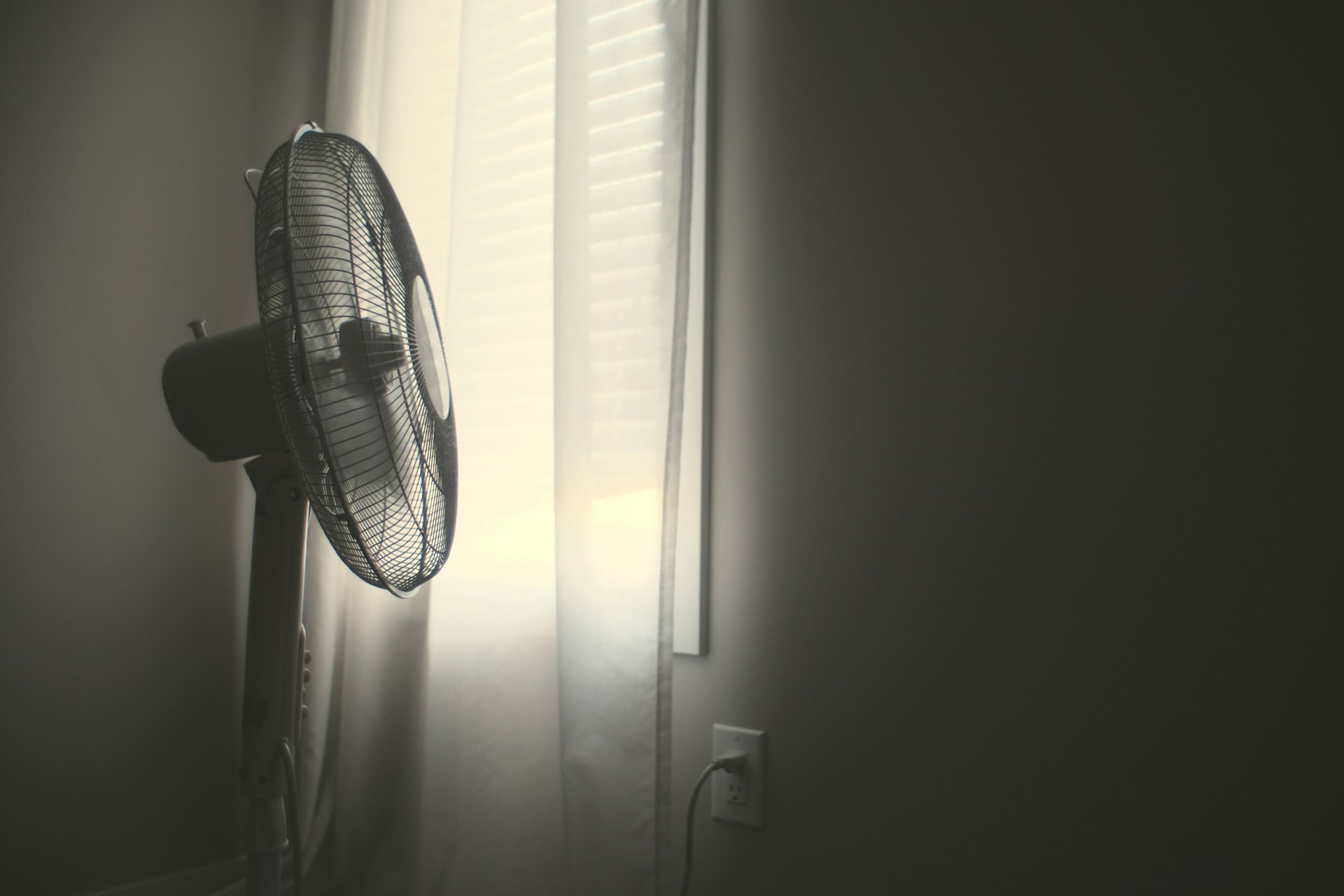 Quels critères considérer pour choisir un ventilateur sur pied ?